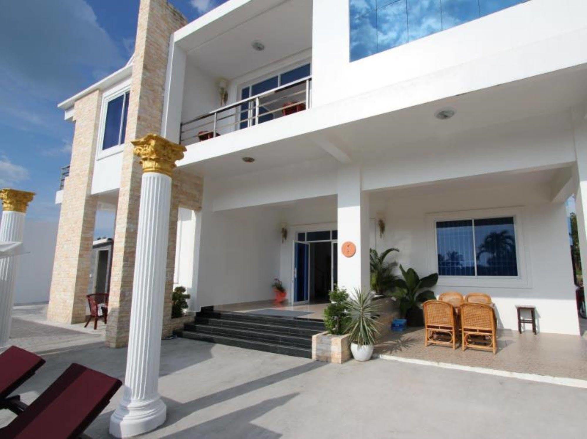 Bennys Boutique Hotel Sihanoukville Exterior photo