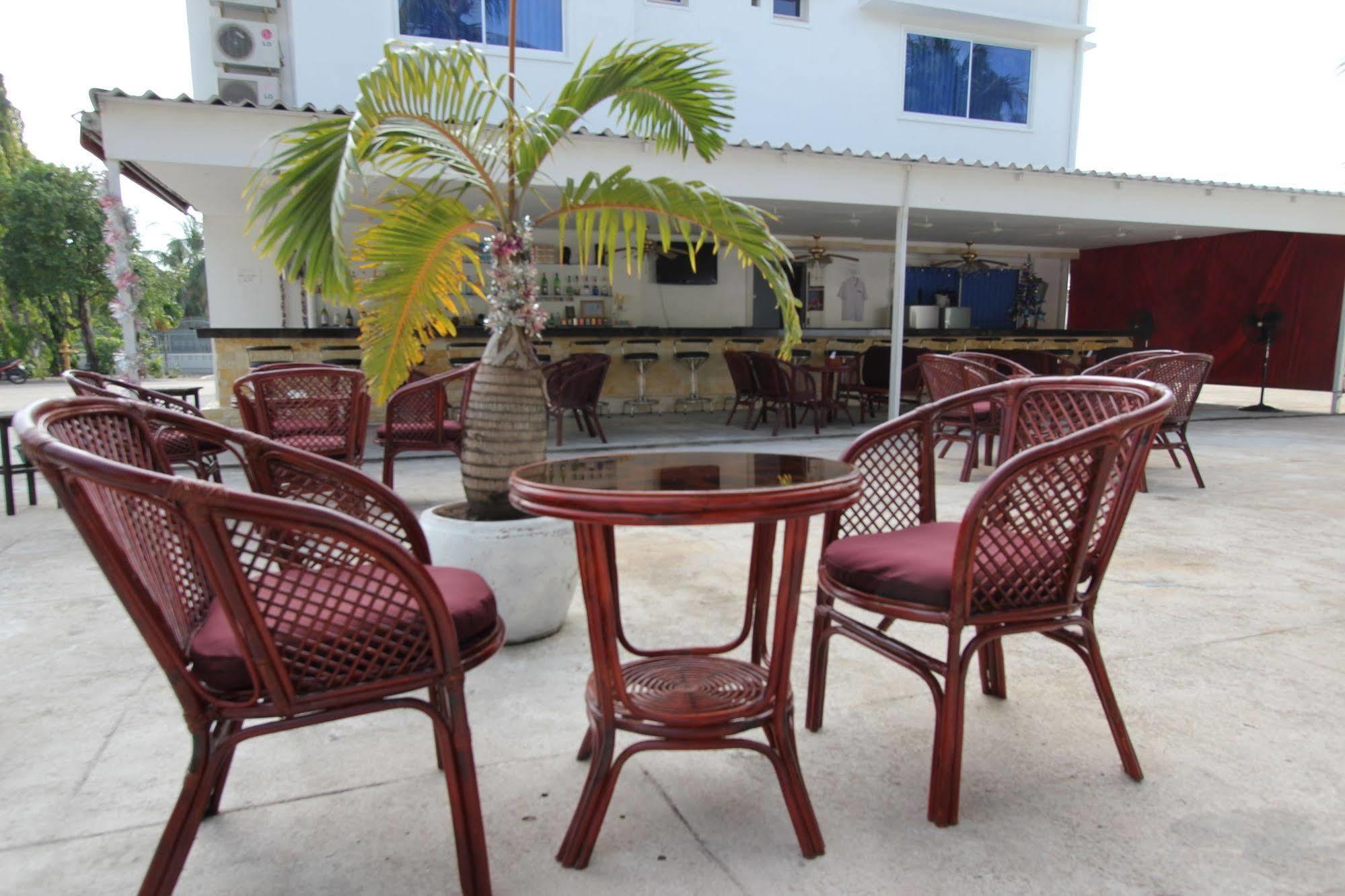 Bennys Boutique Hotel Sihanoukville Exterior photo